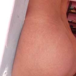 Bottombitch's Chat & Dating Profile