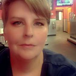 Debra's Chat & Dating Profile