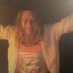 Deeanne74's Chat & Dating Profile