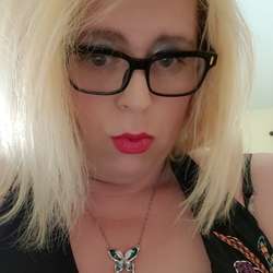 EllieTanglebush's Chat & Dating Profile