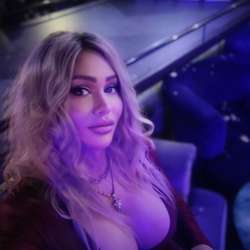 Evie's Chat & Dating Profile