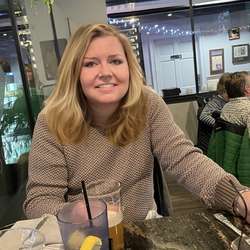 JackieBee's Chat & Dating Profile