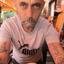 Leointhebay's Chat & Dating Profile