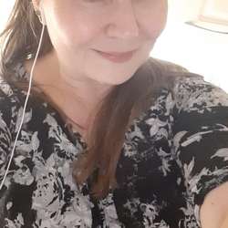 LisaPierson's Chat & Dating Profile