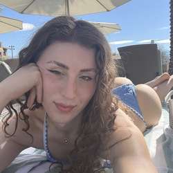 Qweenstella's Chat & Dating Profile