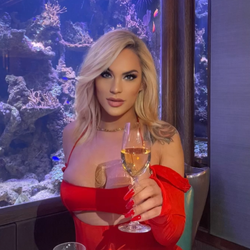 Rebecca's Chat & Dating Profile