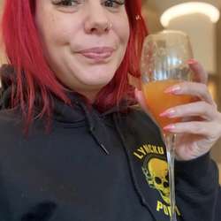 SLUTTRAINER's Chat & Dating Profile