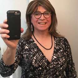 Sandra's Chat & Dating Profile