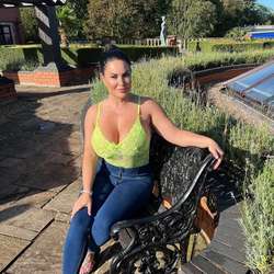 Sophielawson6672's Chat & Dating Profile