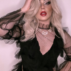 Suzzi's Chat & Dating Profile