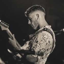 Urih1997's Chat & Dating Profile