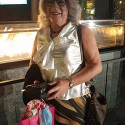 conniej1438's Chat & Dating Profile