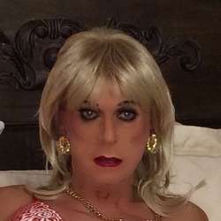 deedeelassen's Chat & Dating Profile