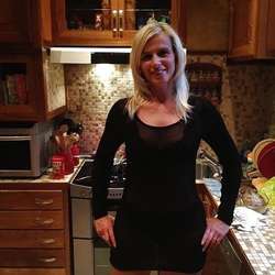 melaine30's Chat & Dating Profile