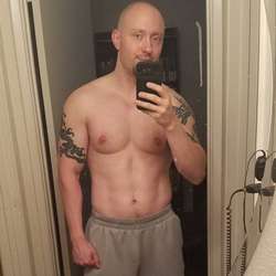 ryanariz's Chat & Dating Profile